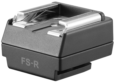 Ein schwarzer Kamera-Blitzschuhadapter mit einer silberfarbenen Metallhalterung. Der Adapter hat die Buchstaben FS-R auf der Seite.