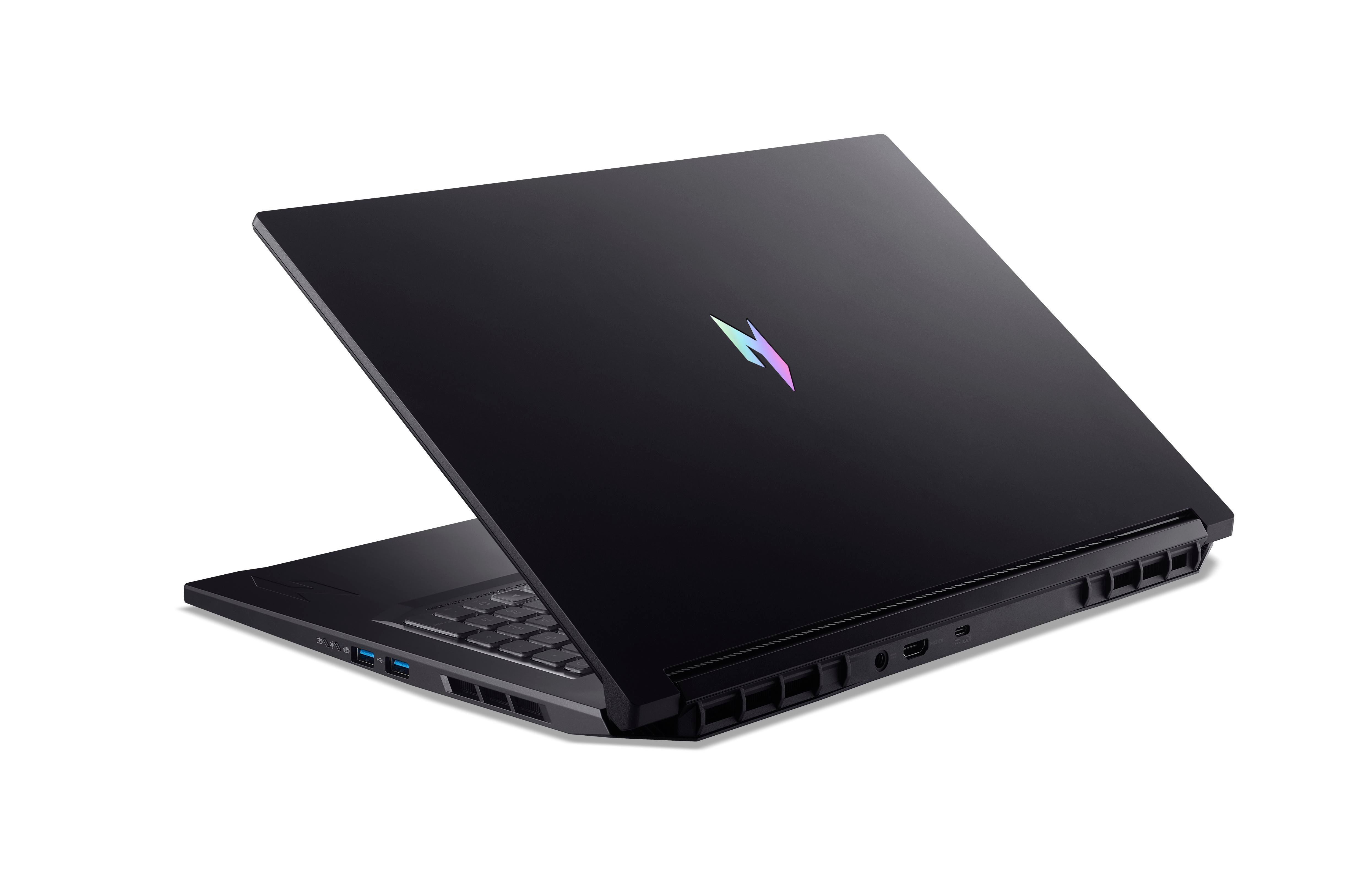 Schwarzer Laptop auf weißem Hintergrund. Der Bildschirm ist geöffnet und zeigt die Tastatur. Der Deckel hat ein Logo.