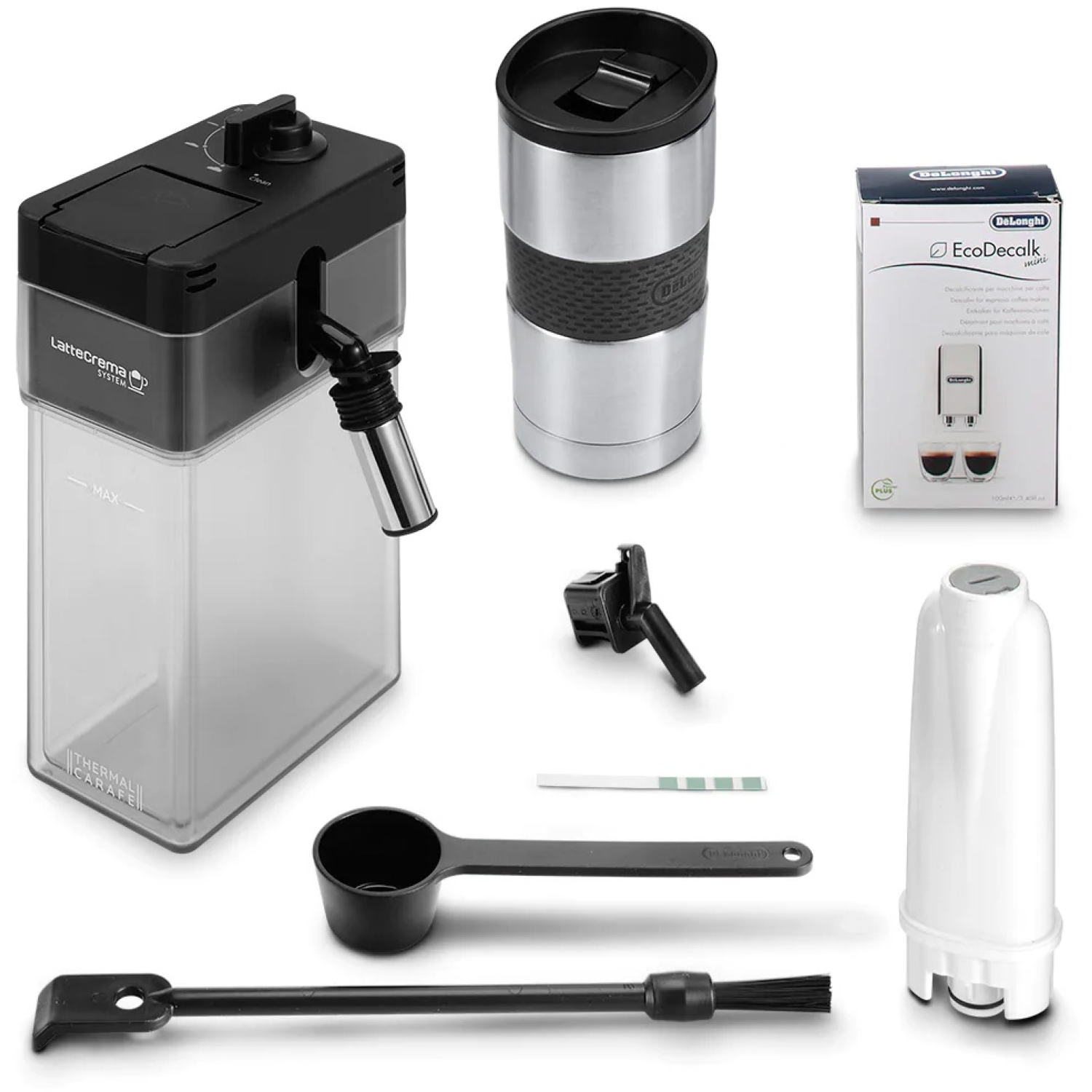 Divers accessoires de machines à café De'Longhi sont disposés sur une surface blanche, y compris une carafe, une tasse et des fournitures de nettoyage.