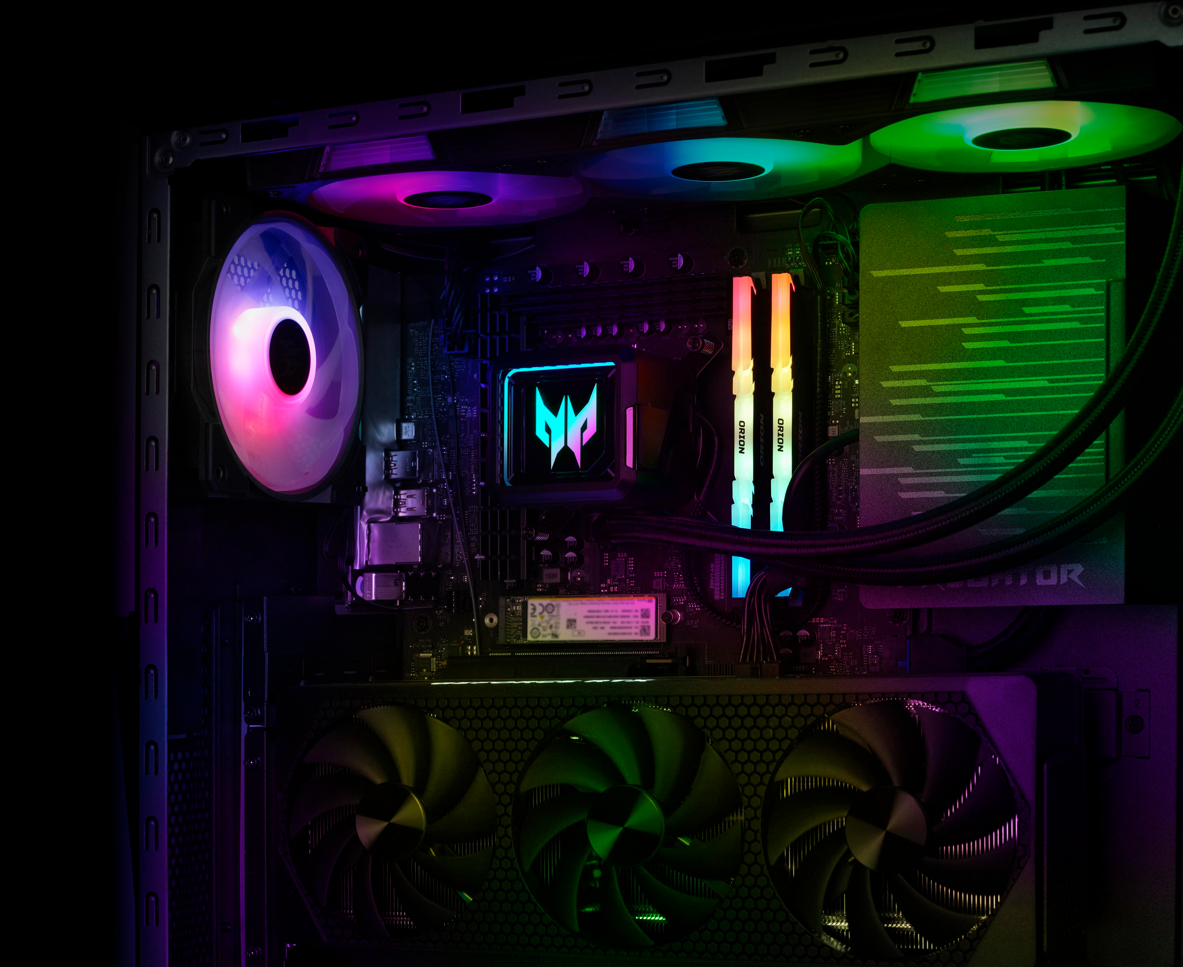 Computerinneres. Sichtbare Komponenten sind Lüfter, CPU-Kühler, RAM-Riegel und eine Grafikkarte. Farben variieren von Lila bis Grün.