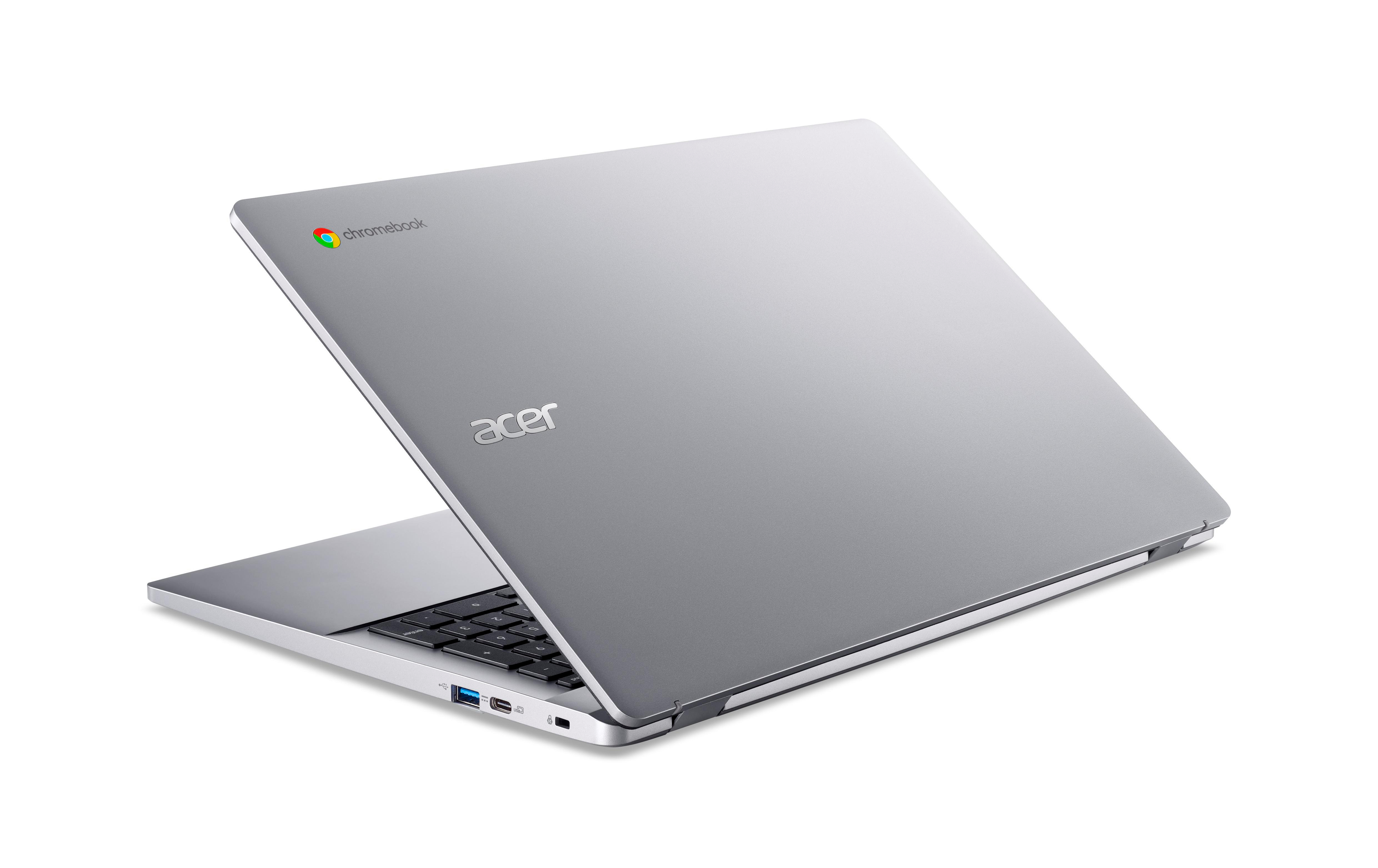 Ein silbernes Acer Chromebook-Laptop ist leicht geöffnet auf weißem Hintergrund. Das Chromebook-Logo ist sichtbar.