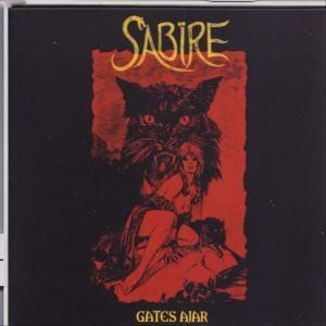 Albumcover: Eine Frau und ein Tier in einem roten Rahmen auf schwarzem Hintergrund. Text 'Sabire' und 'Gates Ajar'.