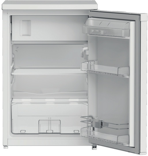 Un mini-frigorifero bianco con la porta aperta. All'interno ci sono ripiani e un cassetto. La porta ha ripiani.