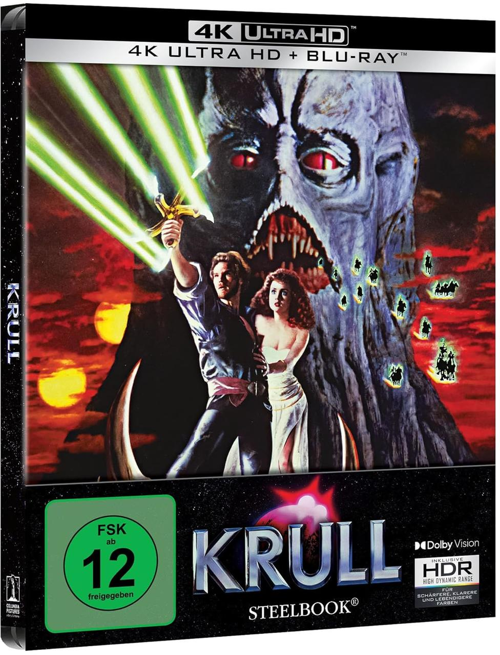 Filmcover. Ein Mann hält ein goldenes Schwert, eine Frau in einem Kleid, ein Monster mit Zähnen, Lichtstrahlen und ein roter Himmel.