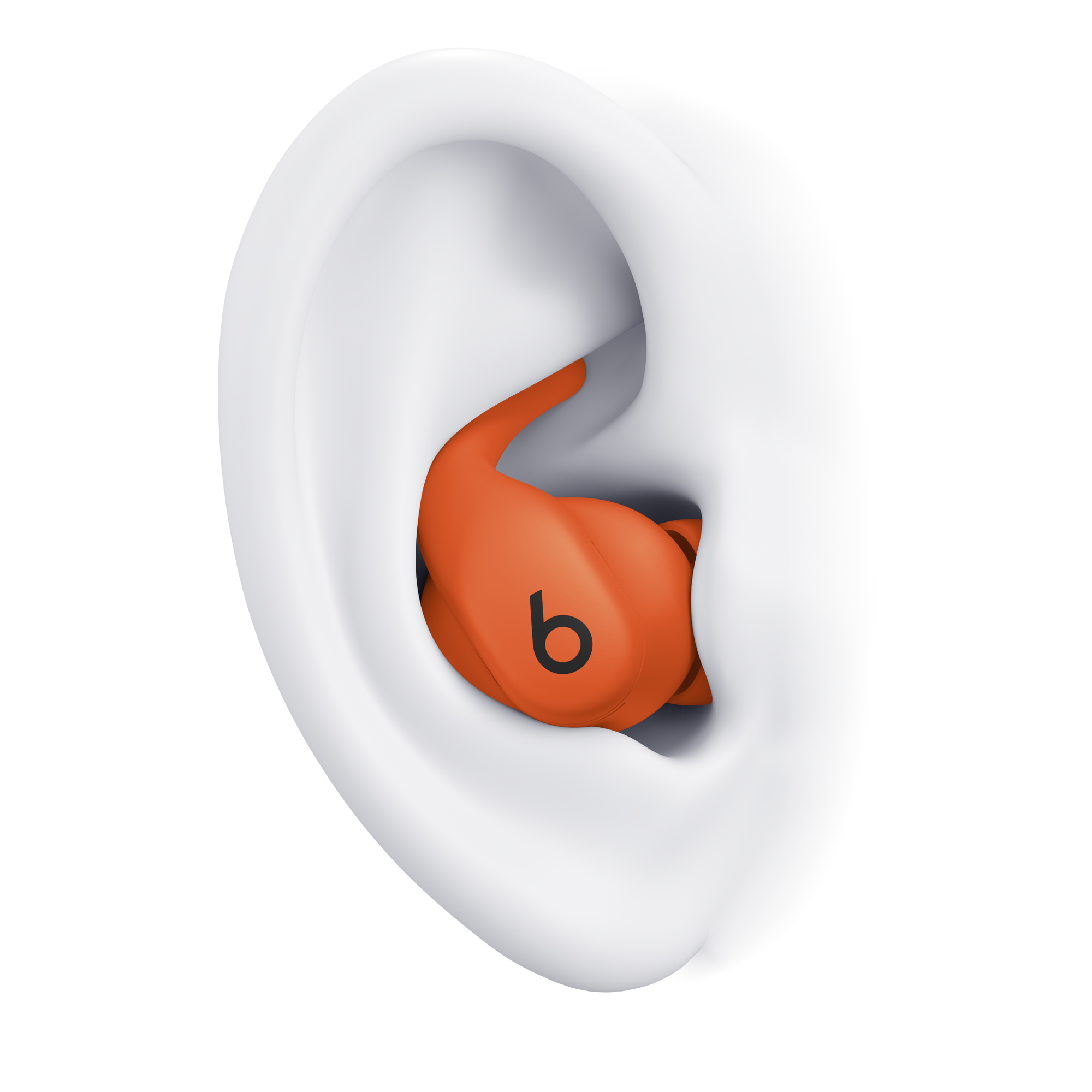 Ein orangefarbener Ohrhörer ist in ein weißes Ohr eingesetzt. Der Ohrhörer hat ein schwarzes 'b' Logo. Der Hintergrund ist weiß.