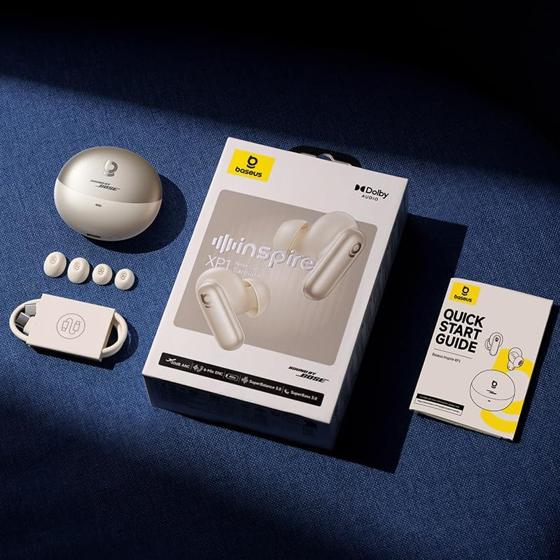 Kopfhörer, Ladecase und Zubehör auf blauem Untergrund. Auf der Box steht 'inspire XP1 Earbuds'. Eine Schnellstartanleitung ist ebenfalls vorhanden.