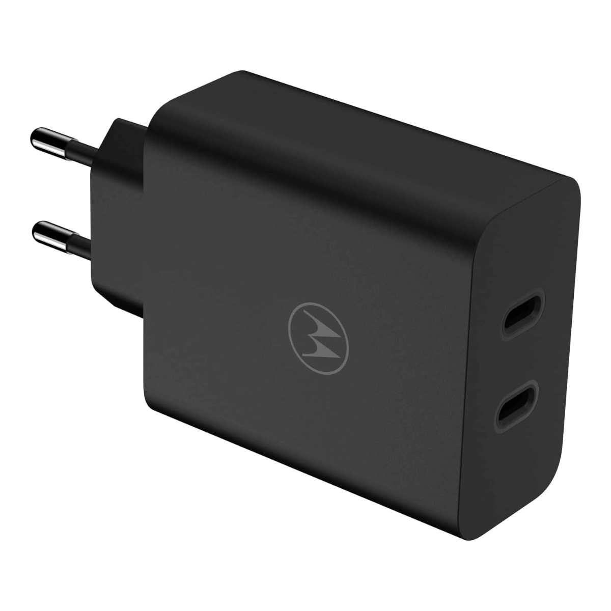 Un cargador Motorola negro con dos puertos USB-C. Tiene un enchufe de dos clavijas y el logotipo de Motorola.