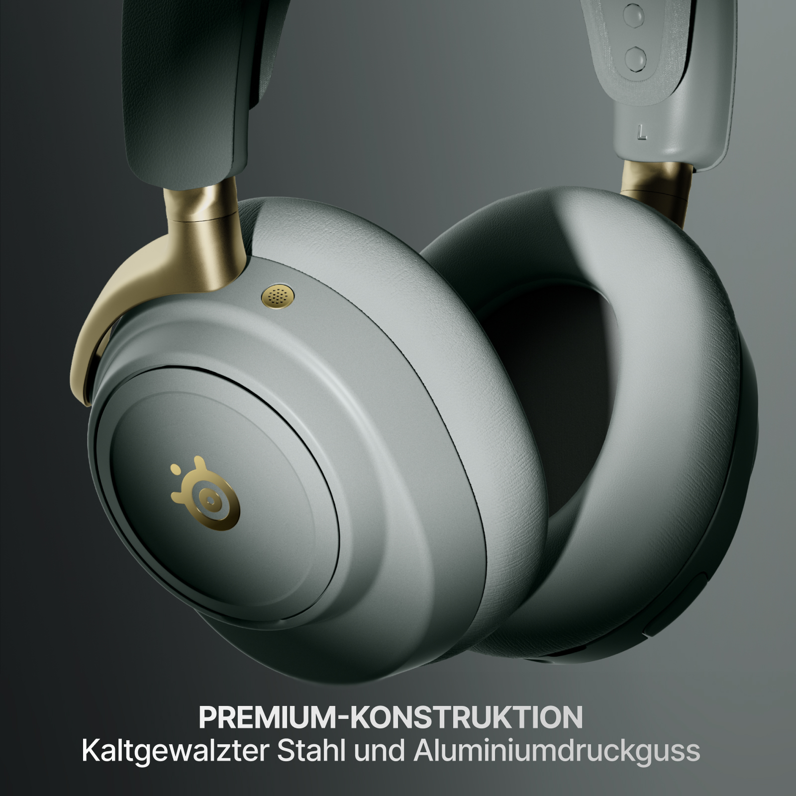 Nahaufnahme von grauen und goldenen Kopfhörern. Goldakzente sind an den Scharnieren und dem Logo sichtbar. Der Hintergrund ist grau.