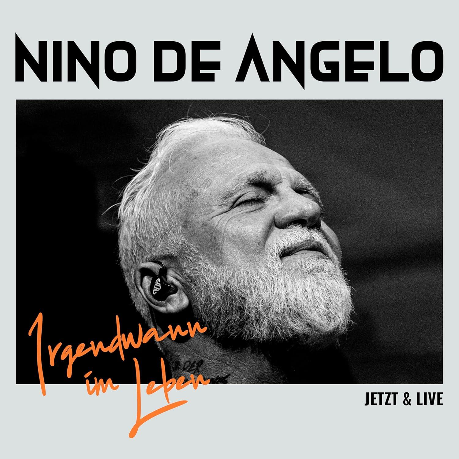 Albumcover von Nino de Angelo. Schwarz-Weiß-Foto eines älteren Mannes mit weißem Bart, der nach oben schaut. Oranger Text-Overlay.