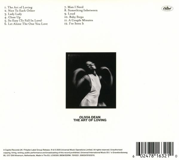 Albumcover mit Titelliste, verschwommenem Bild einer Frau im Kleid, Künstler/Albumtitel.