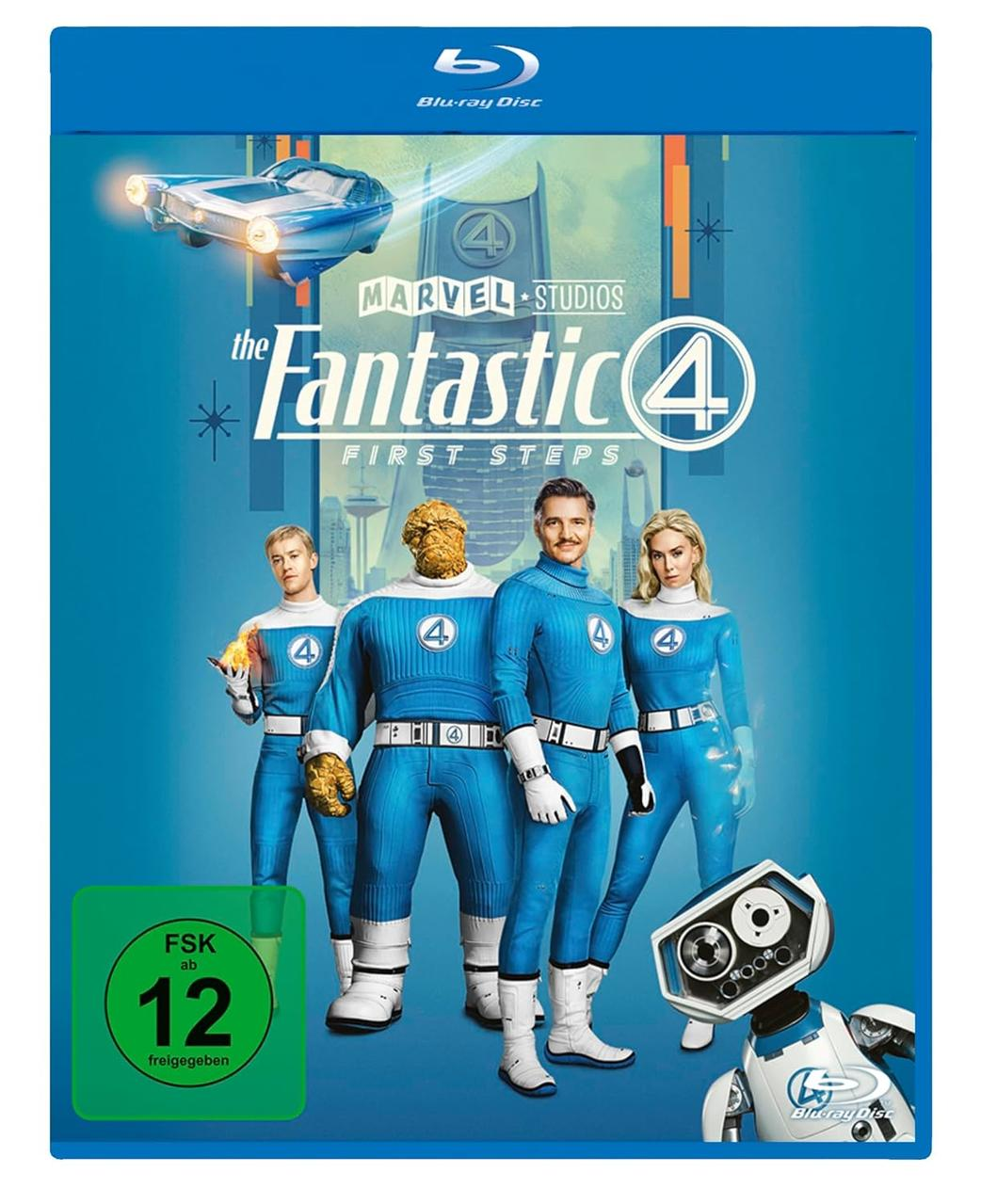 Blu-ray-Cover für Fantastic Four: First Steps. Zeigt das Team in blauen Anzügen. Enthält das Blu-ray Disc Logo und die Bewertung.