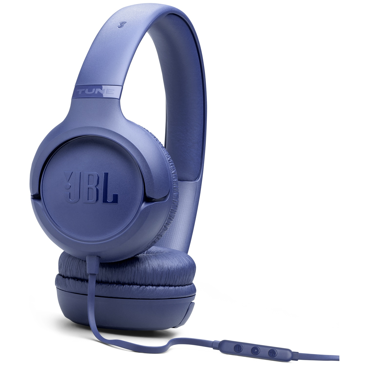 Blaue JBL-Kopfhörer auf weißem Hintergrund. Die Kopfhörer sind Over-Ear-Stil, mit Kabel und Steuertasten.