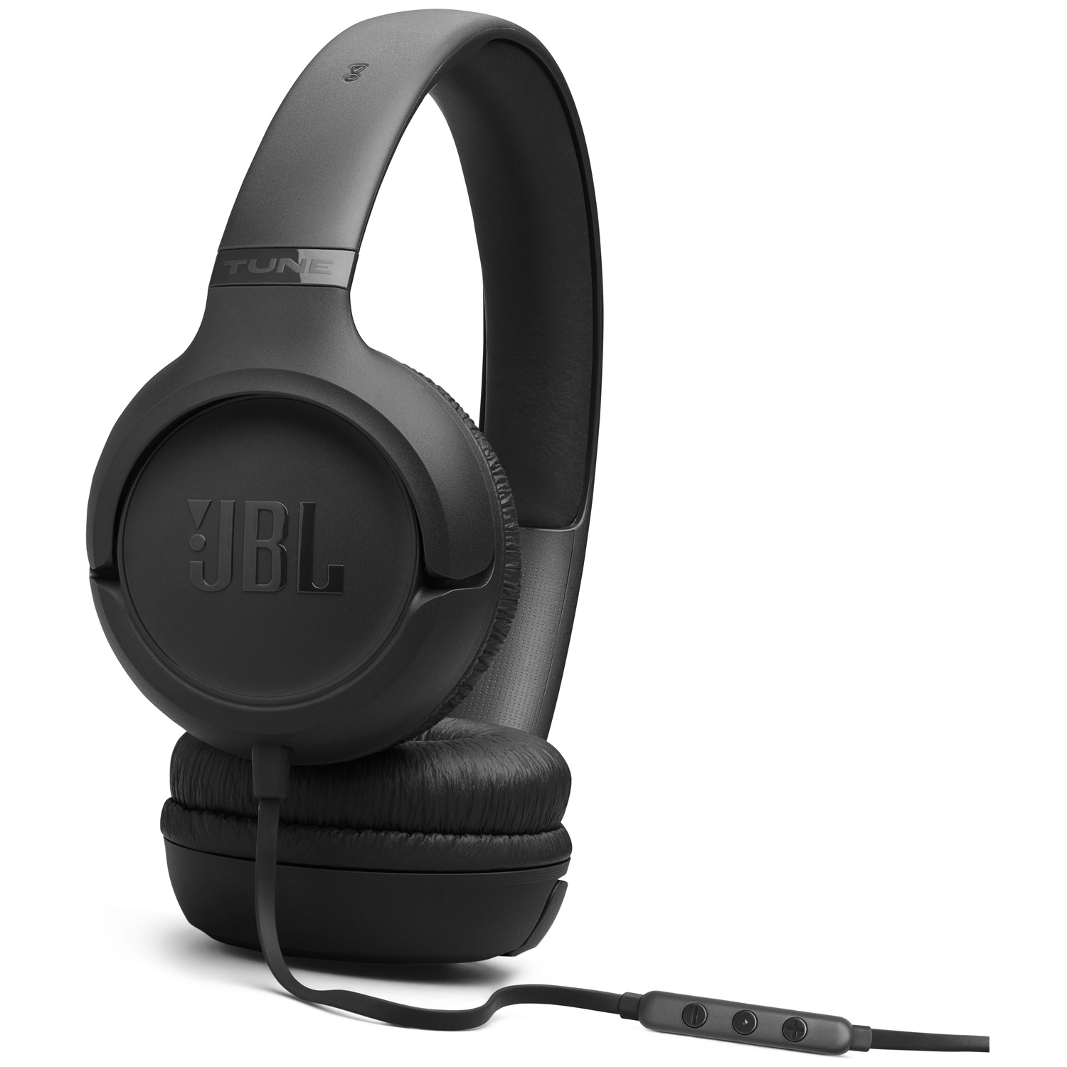 Schwarze JBL Tune-Kopfhörer auf weißem Hintergrund. Die Kopfhörer haben ein Kabel mit einem Bedienmodul.