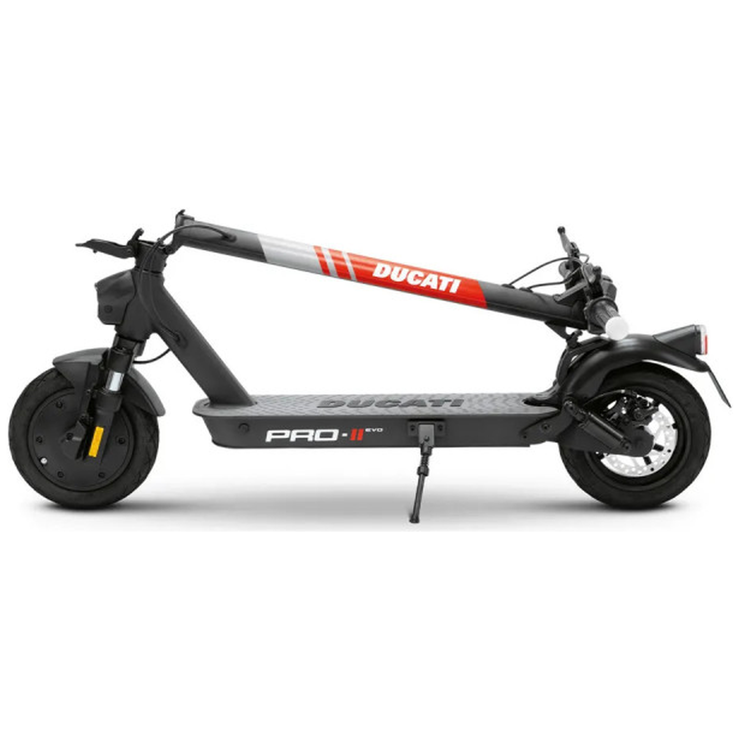 Een zwarte Ducati Pro-II Evo elektrische step. Het heeft rood-witte strepen op de stuurpen. De step staat op een witte achtergrond.