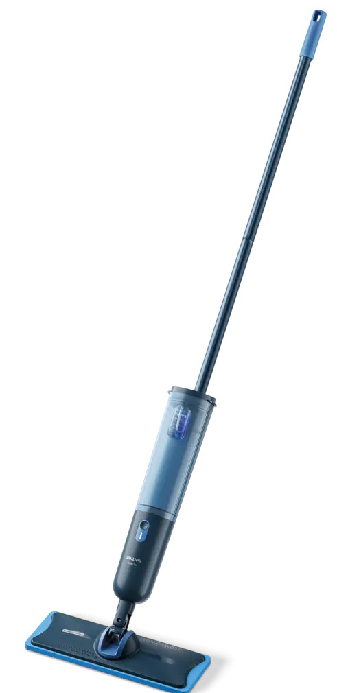 Niebiesko-czarny mop spryskujący Philips. Ma długi uchwyt, butelkę z rozpylaczem i niebieską nakładkę czyszczącą.