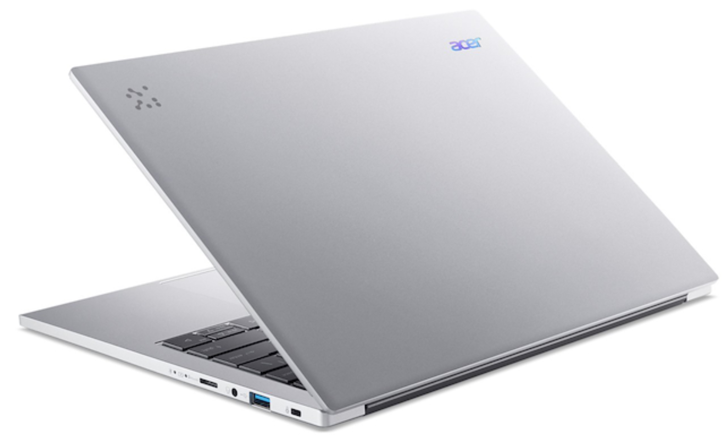Un portátil plateado con la tapa abierta. El logotipo de Acer es visible. El teclado es negro. El fondo es blanco.