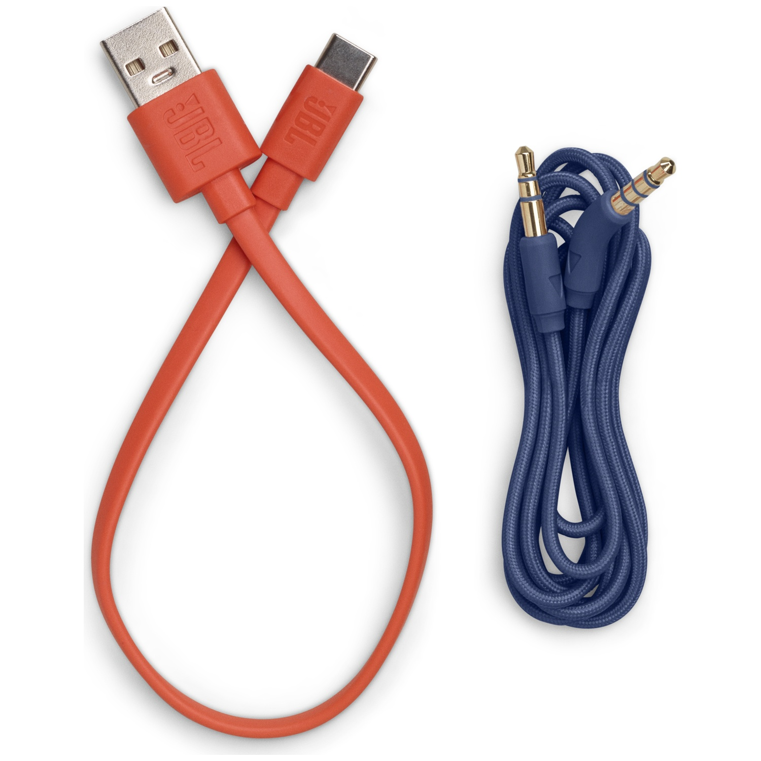 Ein orangefarbenes JBL-USB-Kabel kreuzt sich mit einem blauen Audiokabel auf weißem Hintergrund.