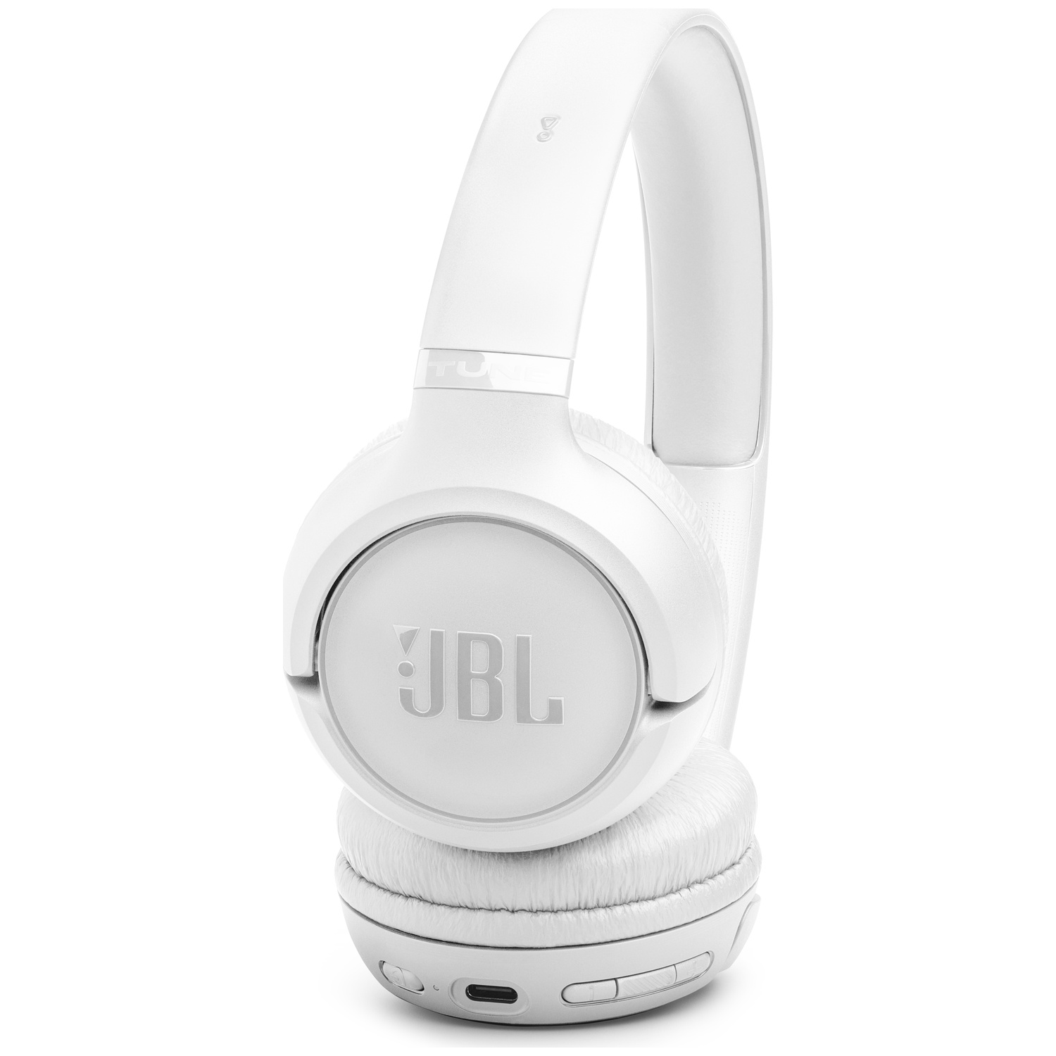 Casque JBL blanc sur fond blanc. Le casque possède un coussinet d'oreille rembourré et un bandeau, avec le logo JBL visible.