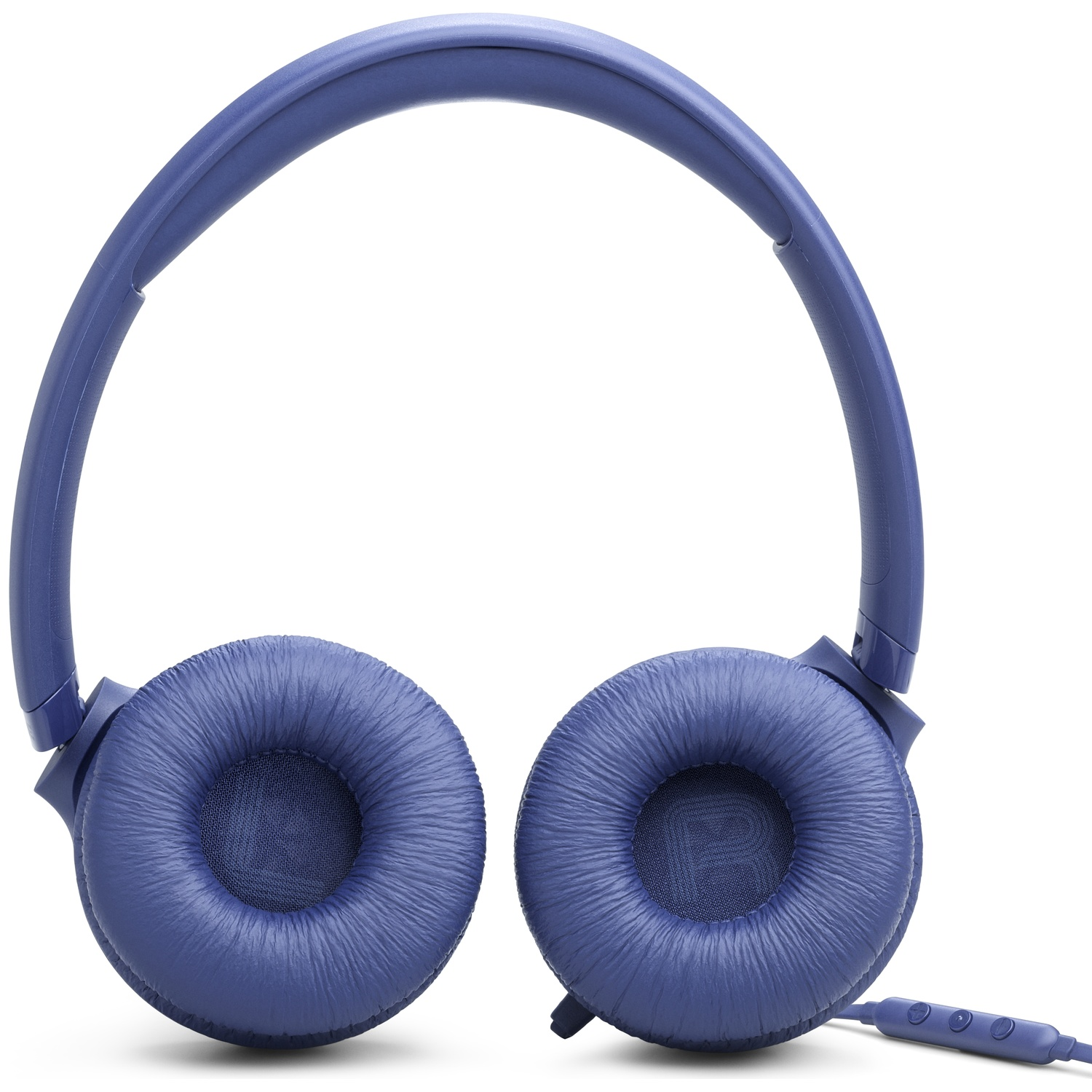 Blauwe over-ear koptelefoon, met een hoofdband en twee oorschelpen. Een bedieningsknop is zichtbaar op de draad. Geïsoleerd op witte achtergrond.