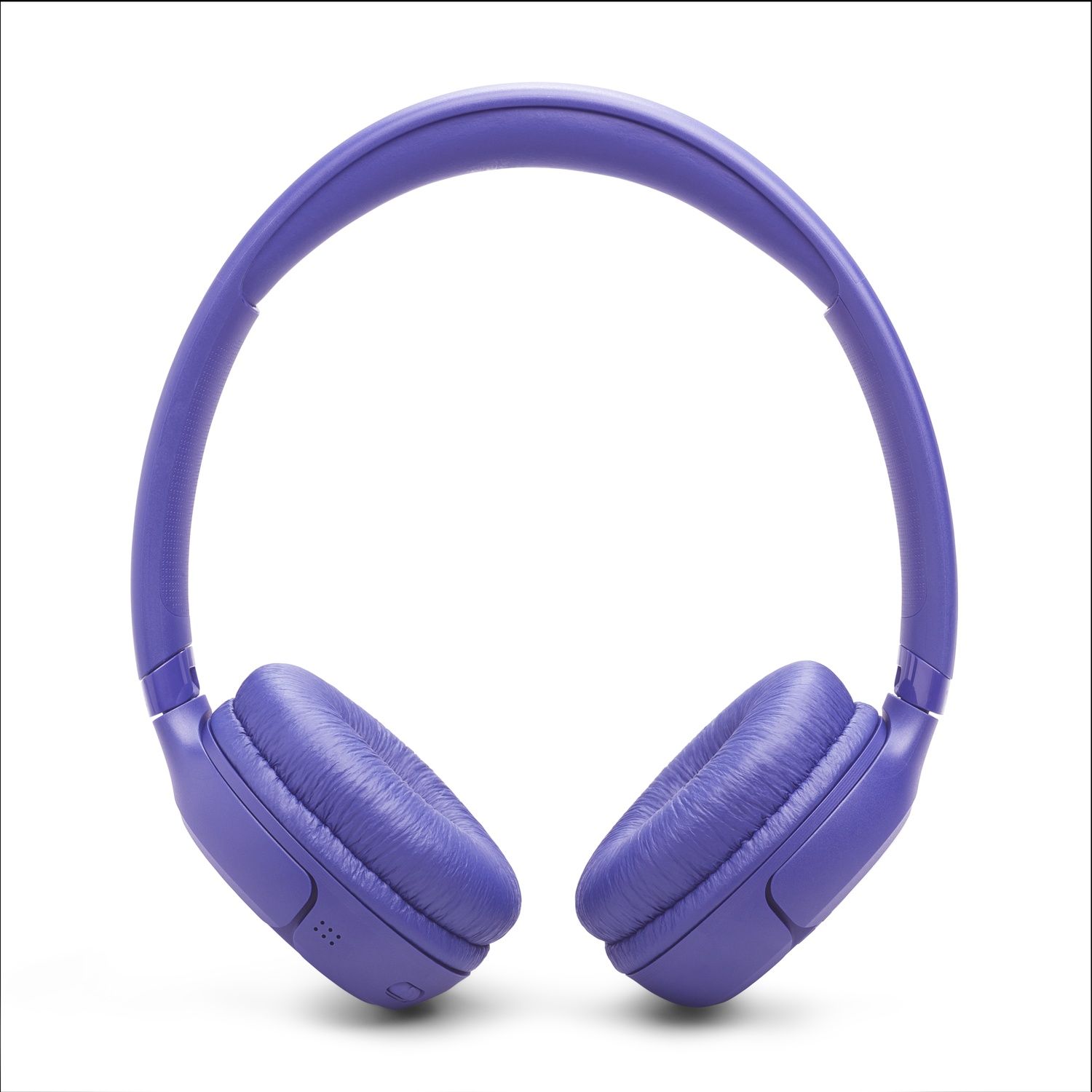 Une paire d'écouteurs violets, sur fond blanc. Les écouteurs sont centrés et nets, montrant tous les détails.