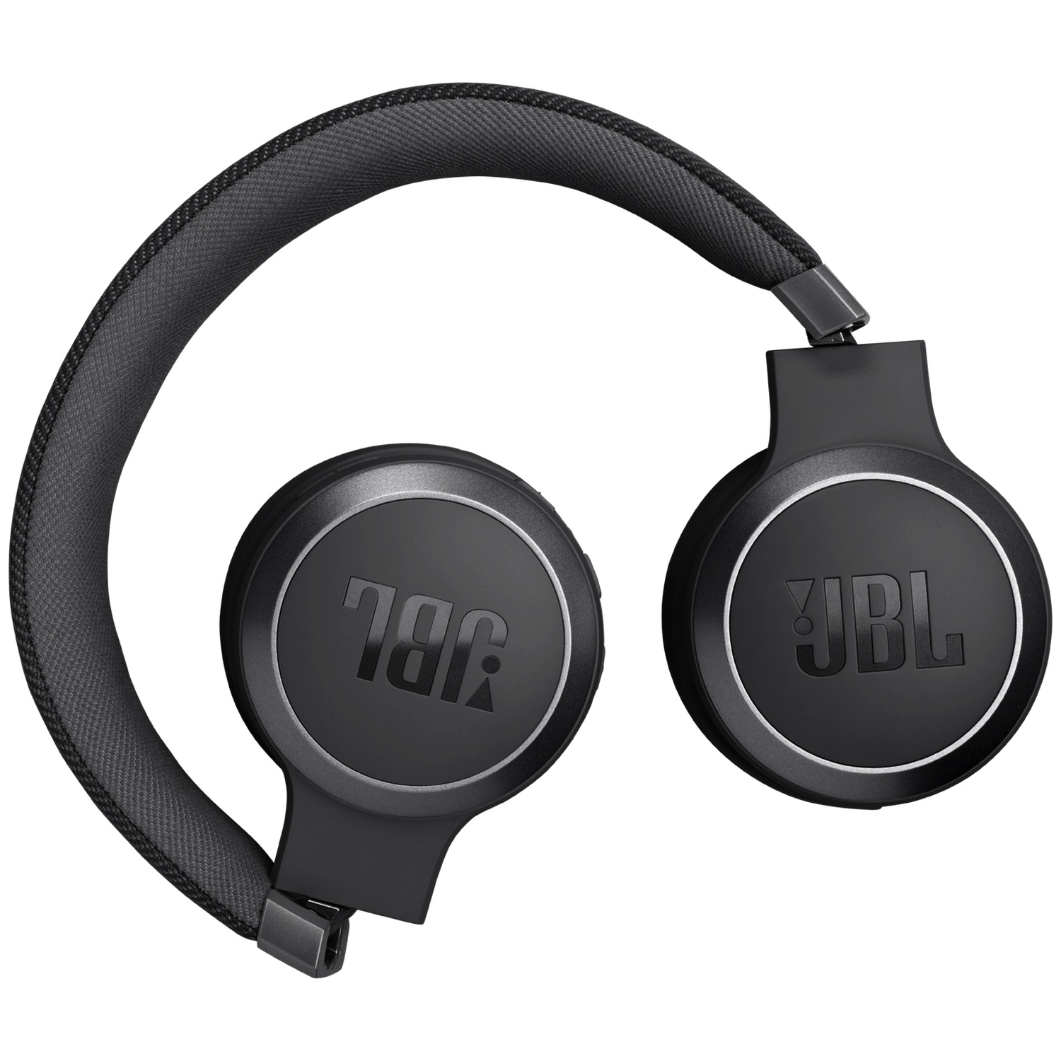 Schwarzer JBL-Kopfhörer. Das Kopfband ist mit einem strukturierten Stoff gepolstert. Ohrmuscheln haben JBL-Logo. Die Kopfhörer sind auf weißem Hintergrund isoliert.