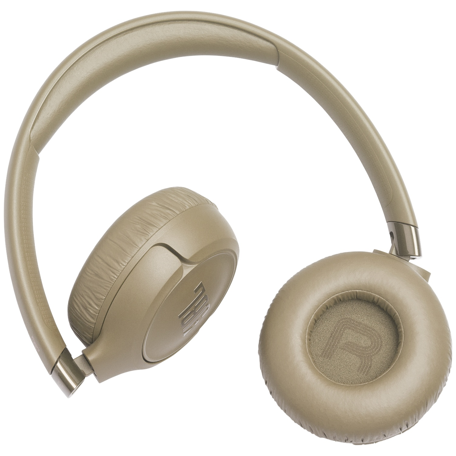 Beige JBL-Kopfhörer auf weißem Hintergrund. Die Kopfhörer sind Over-Ear-Kopfhörer mit gepolsterten Ohrmuscheln und einem gebogenen Kopfbügel.
