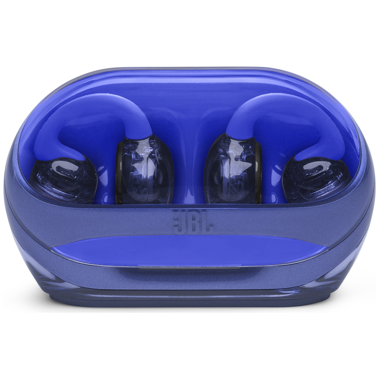 Écouteurs JBL bleus dans un étui de chargement. L'étui est ovale avec une base bleu foncé et un dessus bleu clair.