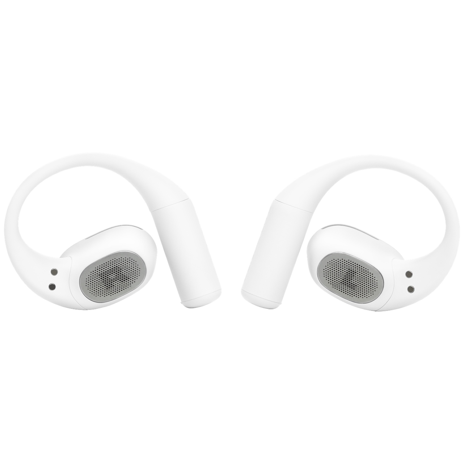 Deux écouteurs blancs de type tour d'oreille. Chacun a un crochet d'oreille incurvé et un haut-parleur avec une maille grise. Isolé sur blanc.