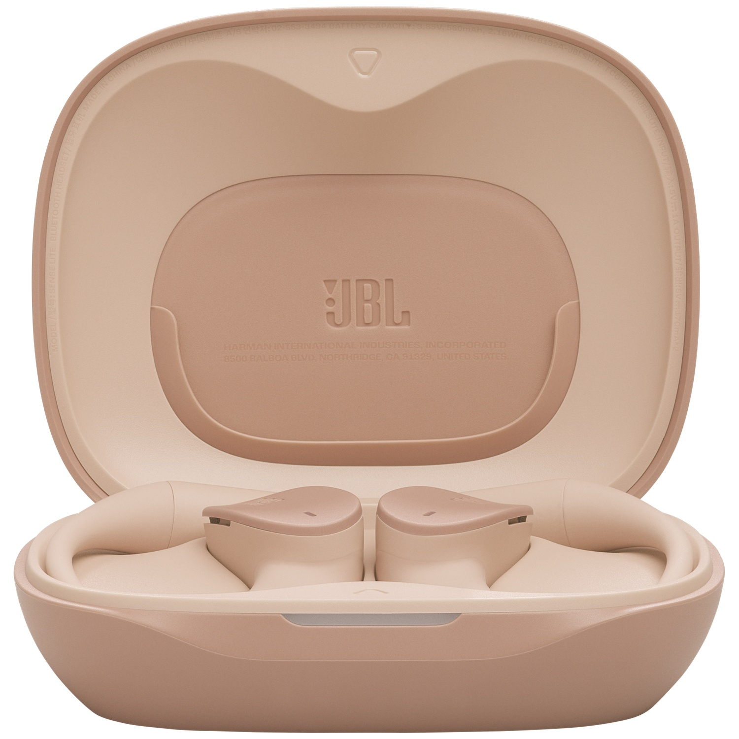 Étui d'écouteurs JBL ouvert. Écouteurs dans l'étui. Étui beige avec logo et texte JBL. Fond blanc.
