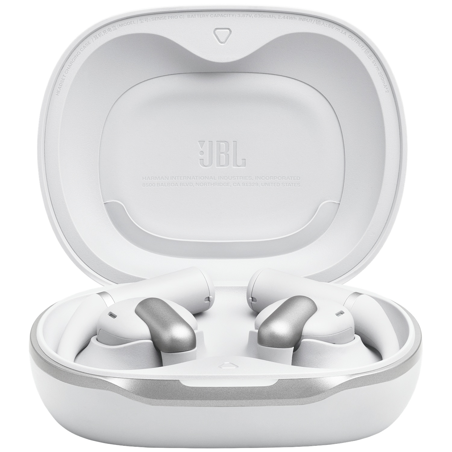 Écouteurs JBL blancs dans un étui de chargement ouvert. L'étui est ouvert, révélant deux écouteurs avec des accents argentés. Le fond est blanc.