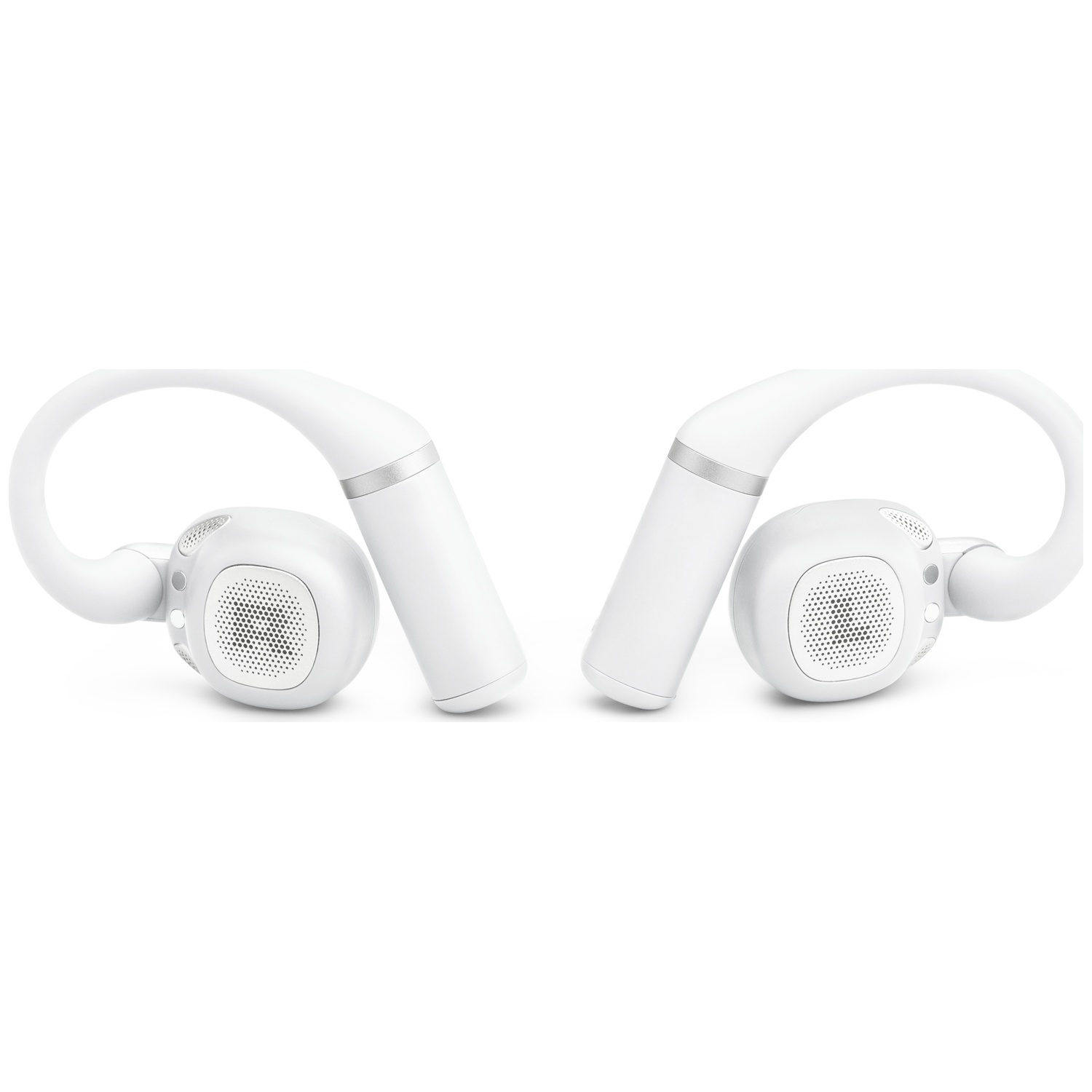 Deux écouteurs sans fil blancs sont présentés. Ils ont un design incurvé qui passe sur l'oreille. Le fond est blanc.