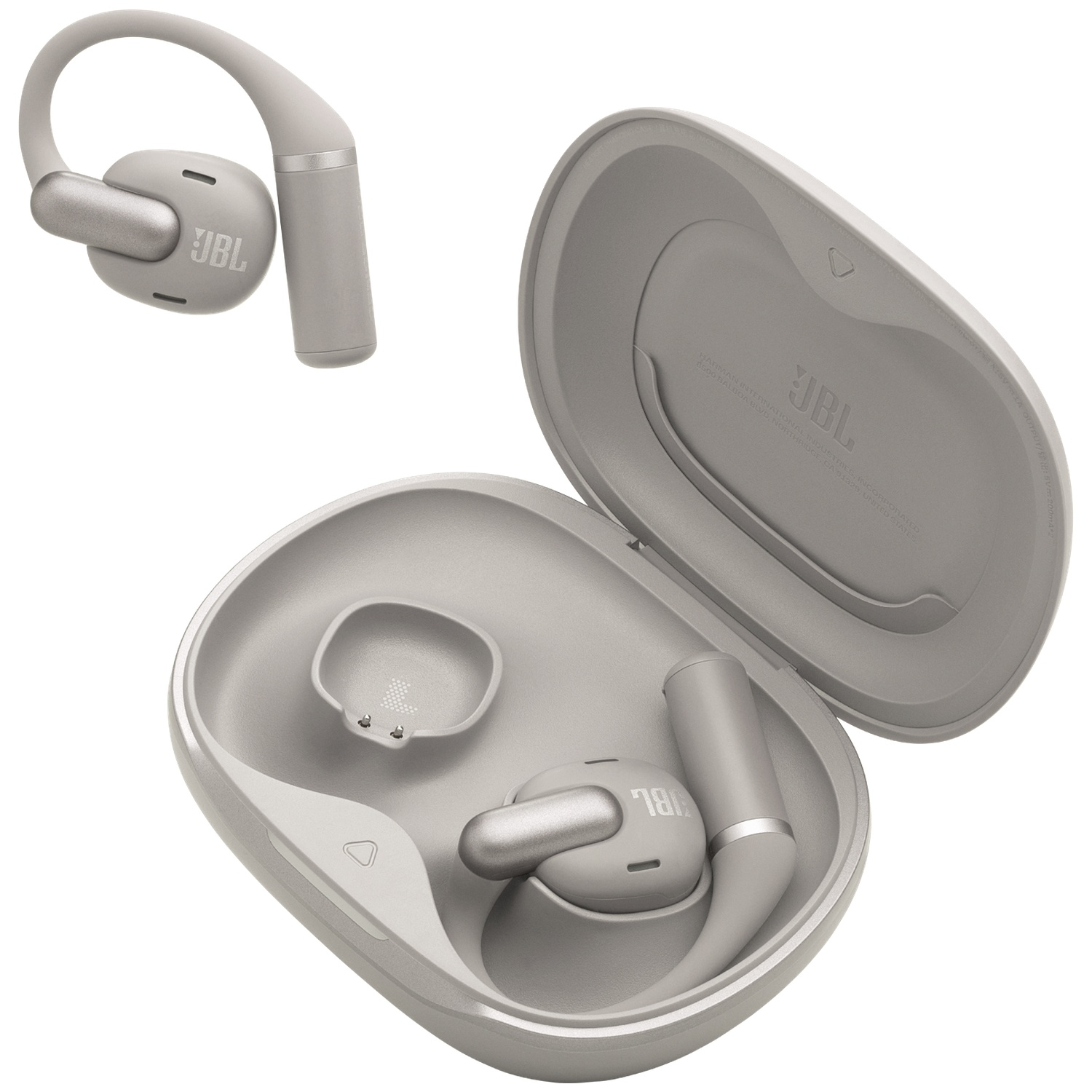 Grijze JBL oortelefoons met oplaadcase. Eén oortelefoon is apart. De case is open en toont een oortelefoon binnenin.