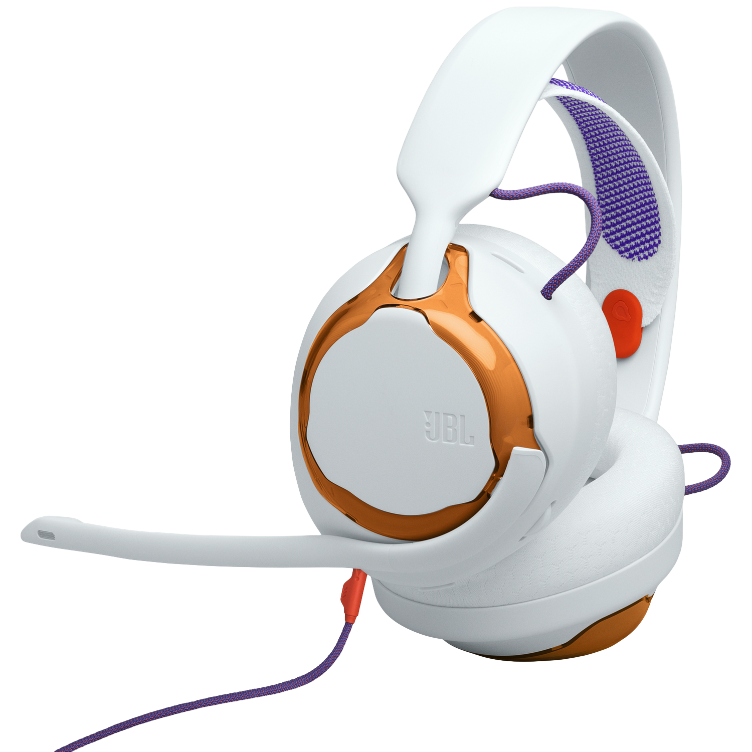 Witte JBL gaming headset met oranje accenten en paarse kabel. Een microfoon komt uit de linkeroorschelp. De achtergrond is wit.