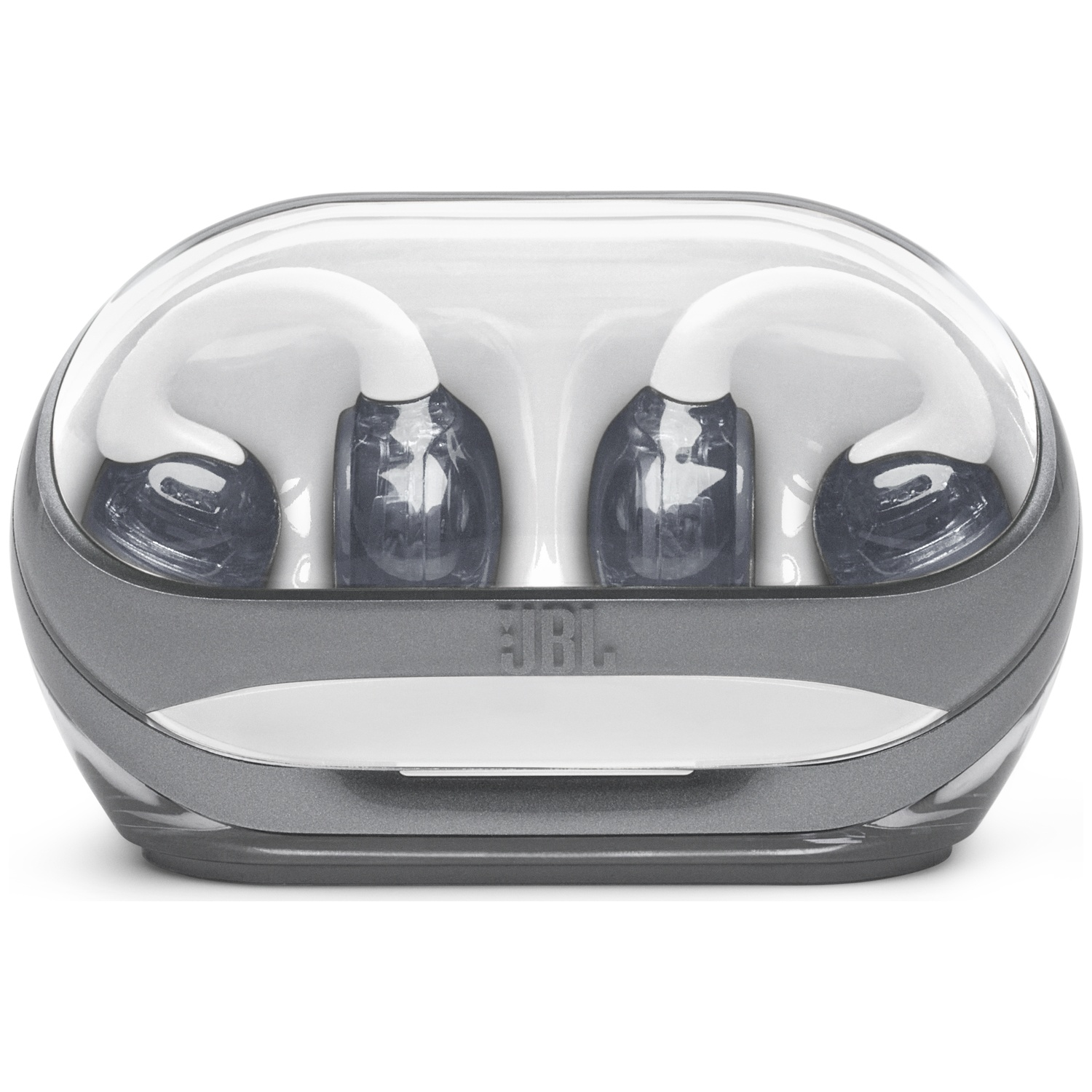 Un étui gris et transparent avec deux écouteurs blancs et transparents à l'intérieur. Les écouteurs portent la marque JBL.