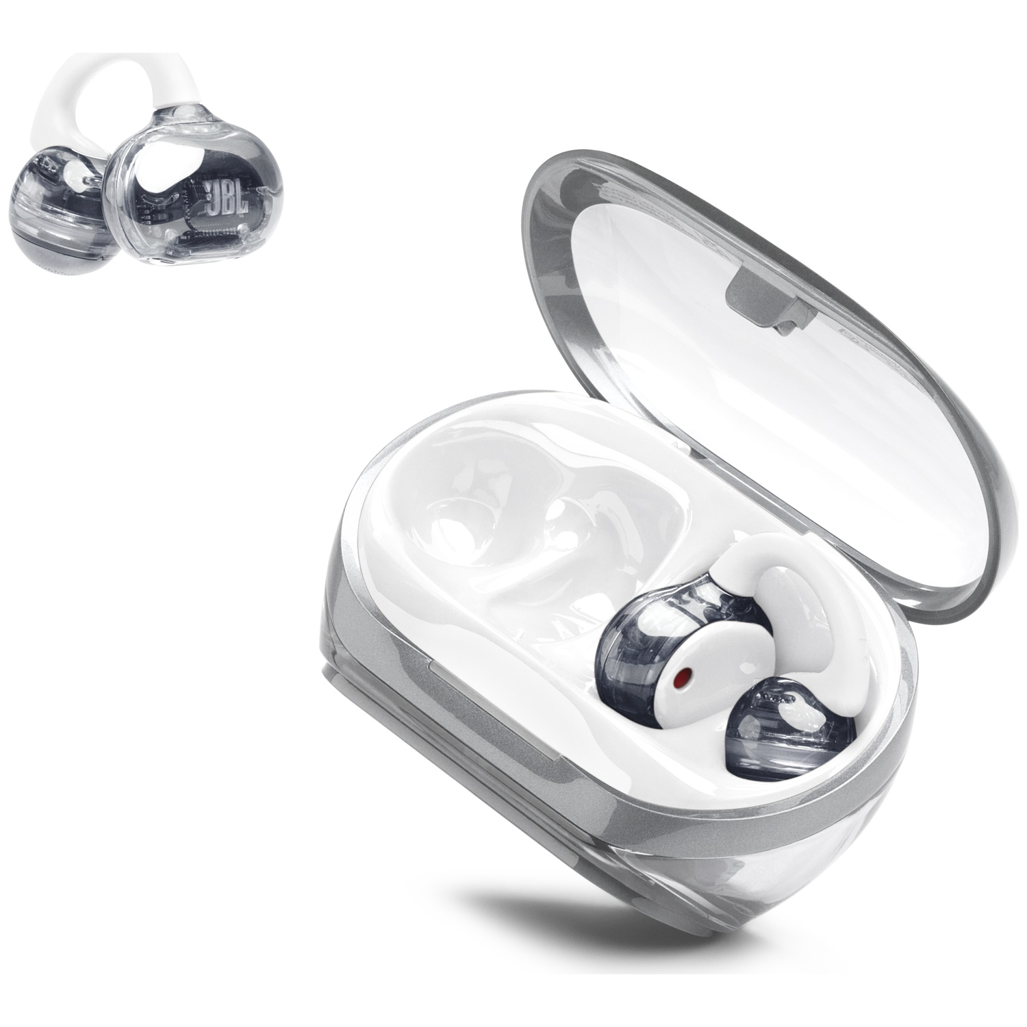 Une paire d'écouteurs JBL transparents et un étui de chargement. L'étui est ouvert, révélant un écouteur à l'intérieur. Fond blanc.
