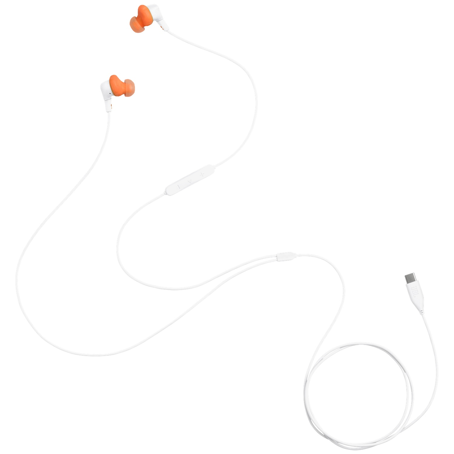 Witte oortelefoons met oranje oortips en een witte kabel. USB-C-connector aan het einde. Geïsoleerd op een witte achtergrond.