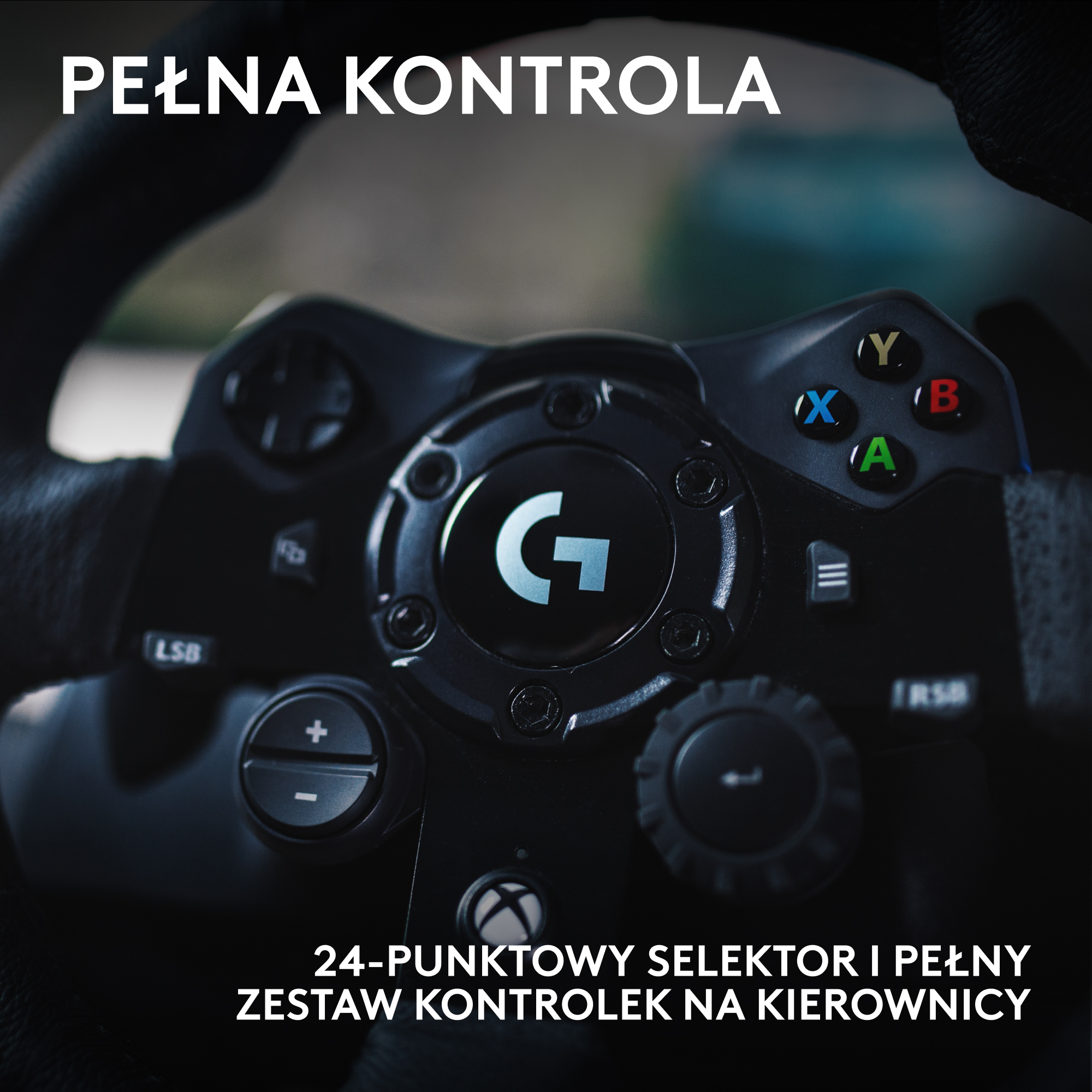 Zbliżenie czarnej kierownicy z kolorowymi przyciskami. Tekst brzmi 'Pełna kontrola' i 'Selektor 24-punktowy'.