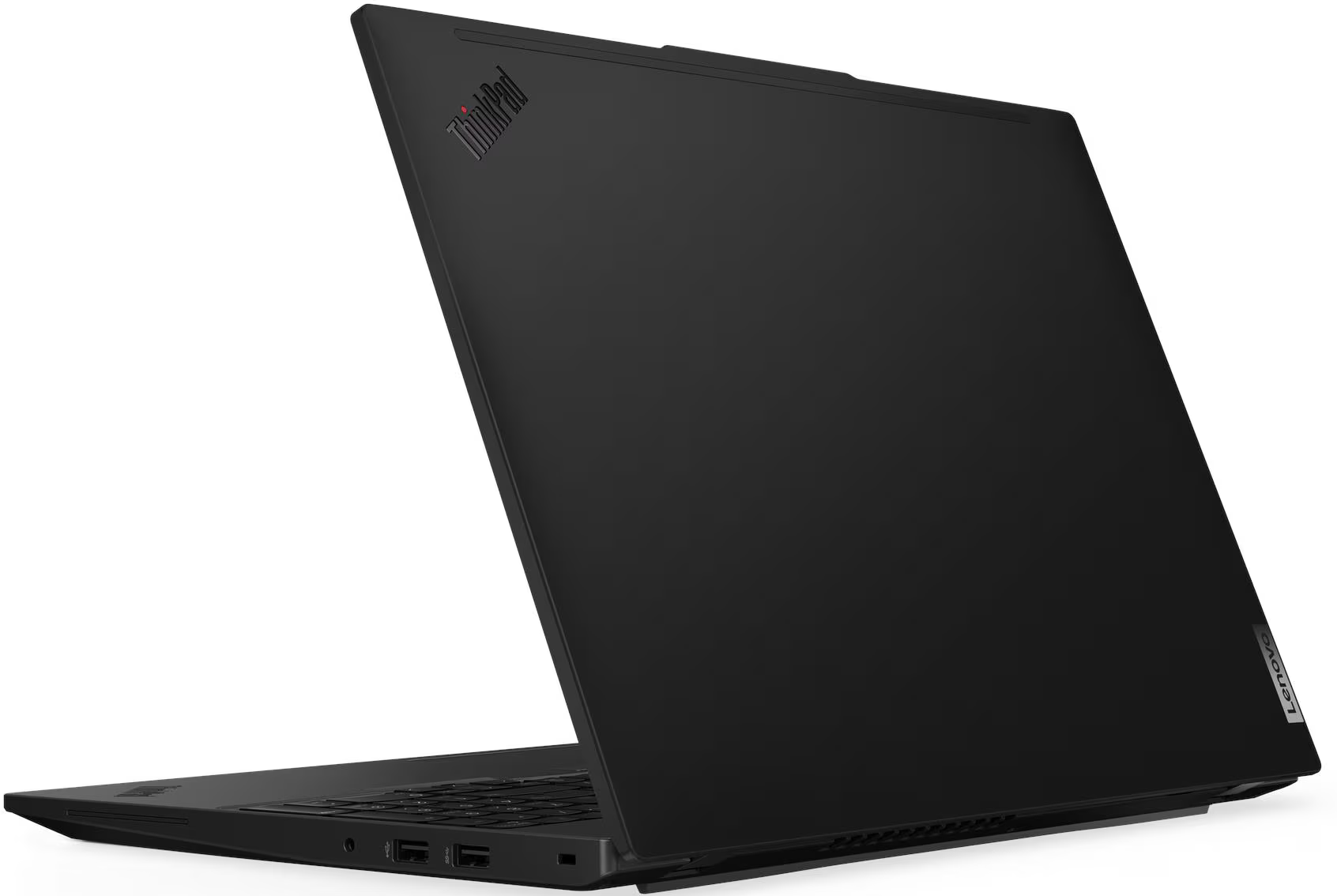 Fekete Lenovo ThinkPad laptop szögben, nyitva. ThinkPad logó a fedélen. Lenovo logó az oldalon. Fehér háttér.