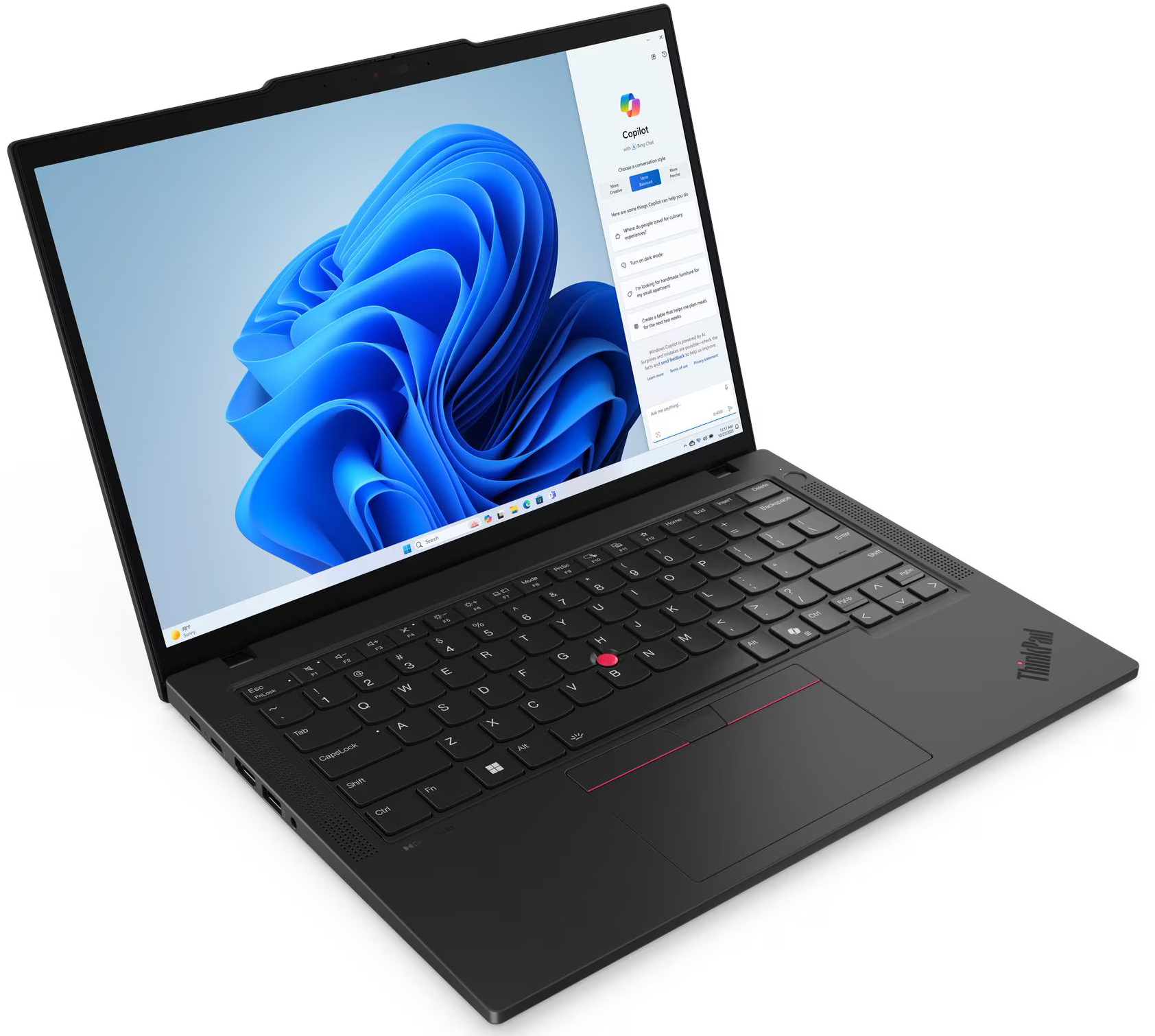 Fekete ThinkPad laptop nyitva, Windows 11-et mutat Copilottal. Billentyűzet látható. Kék absztrakt háttérkép.