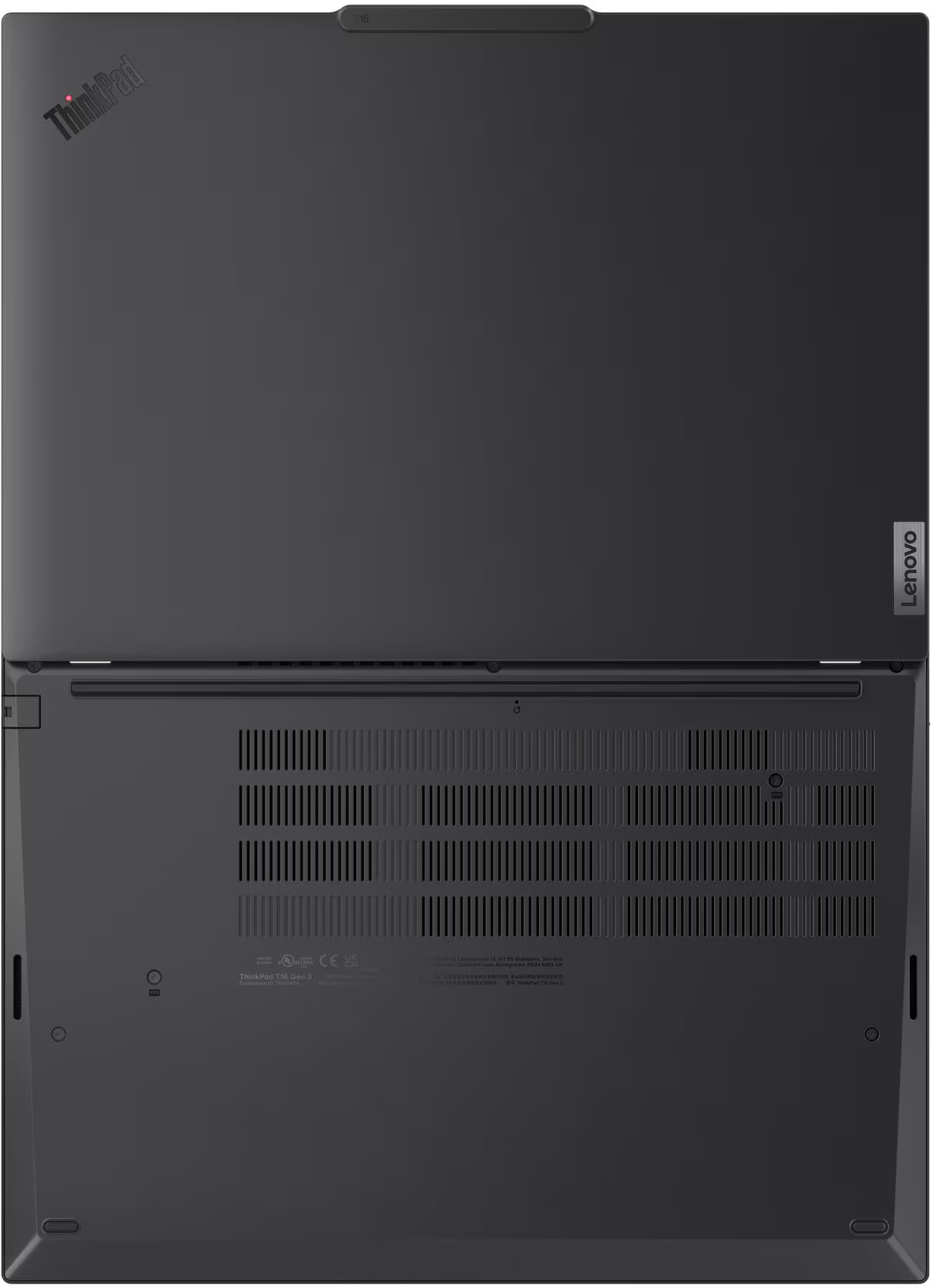 Egy nyitott fekete Lenovo ThinkPad laptop. A tetején a ThinkPad logó látható. Az alján szellőzőnyílások és címkék találhatók.