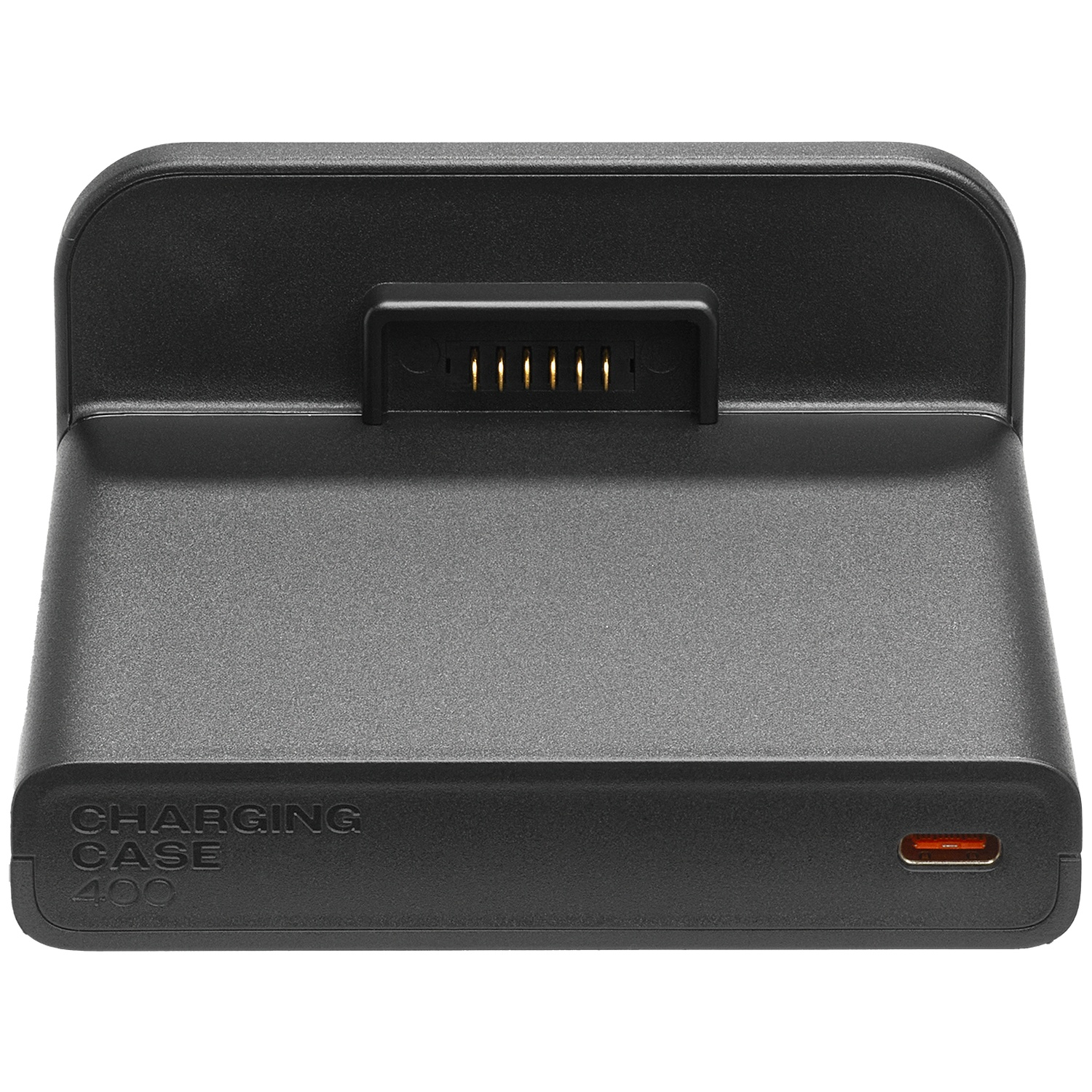 Een zwarte oplaadcase met een poort en de woorden 'CHARGING CASE 400'. Het heeft een kleine oranje poort aan de zijkant.