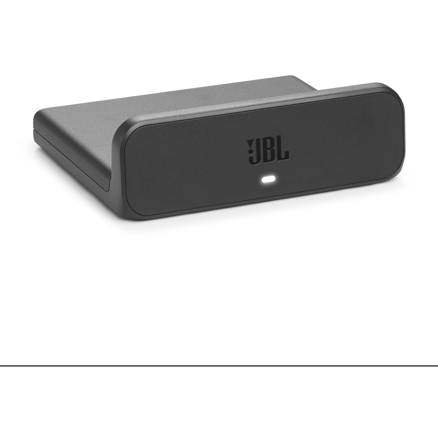 Een zwart JBL oplaadstation. Het JBL-logo is zichtbaar. Een klein wit lampje geeft stroom aan. Het station staat op een witte achtergrond.