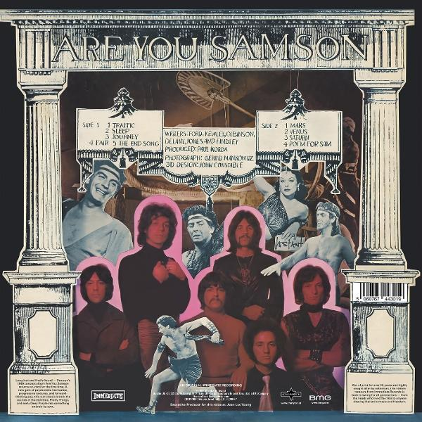 Albumcover mit verschiedenen Figuren, Text und einem dekorativen Bogen. Figuren in der Mitte, Listen oben und Säulen an den Seiten.