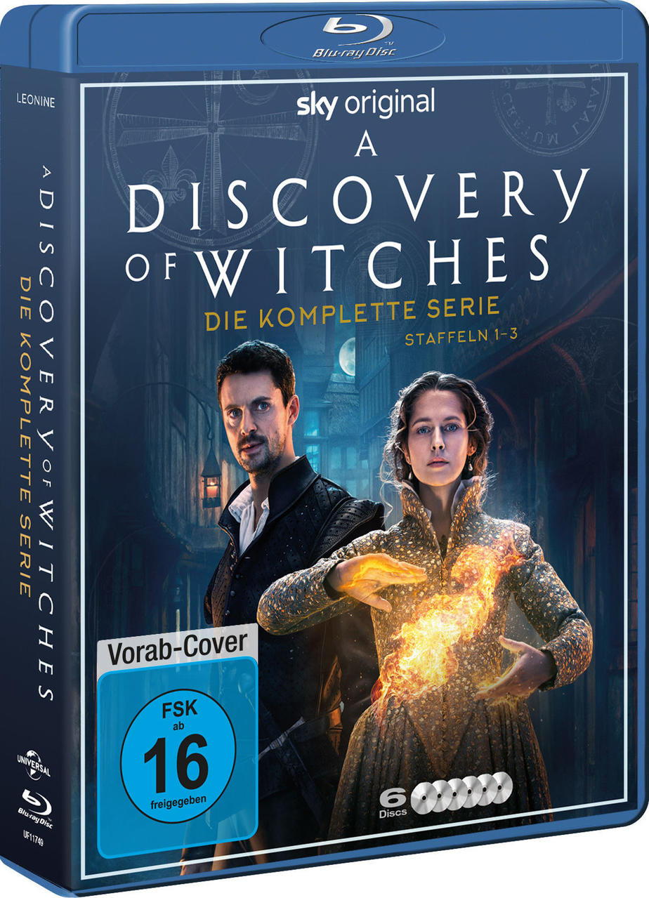 Blu-ray-Disc-Cover für 'A Discovery of Witches'. Zeigt zwei Personen, Titeltext und einen feurigen Schein.