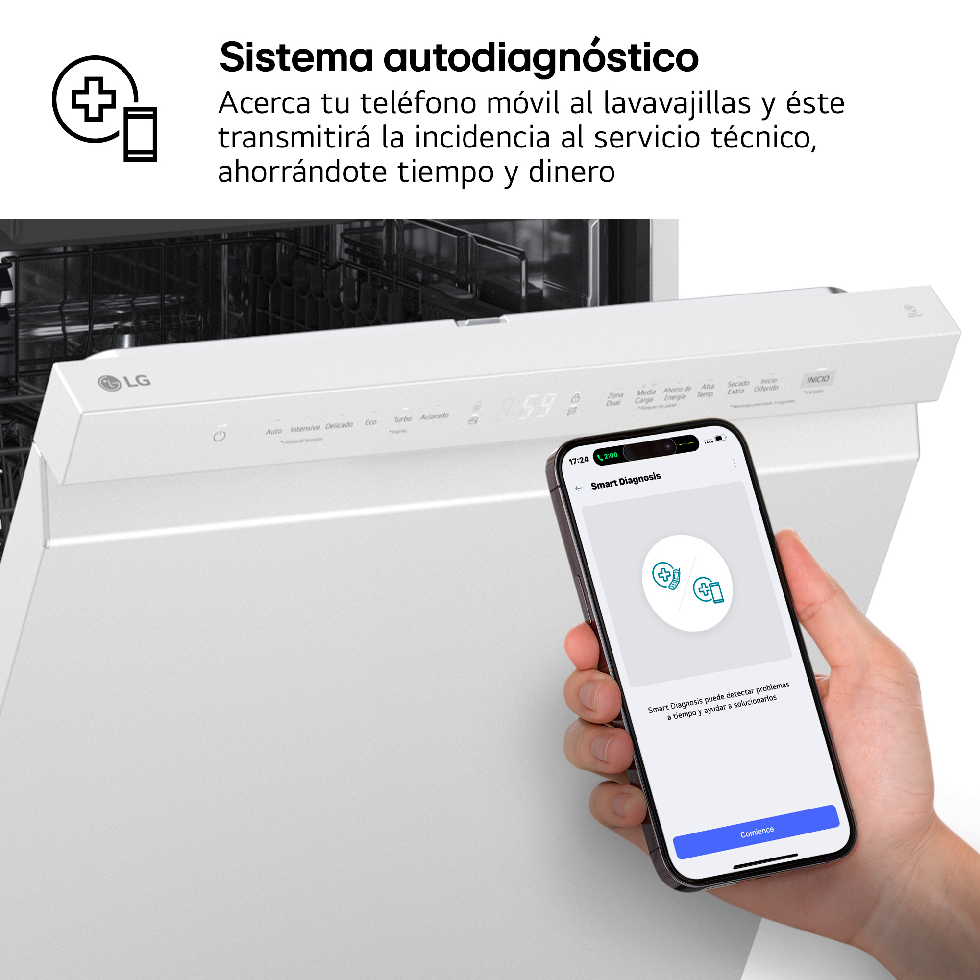 Una mano sostiene un teléfono que muestra Smart Diagnosis. Un lavavajillas blanco está en el fondo.
