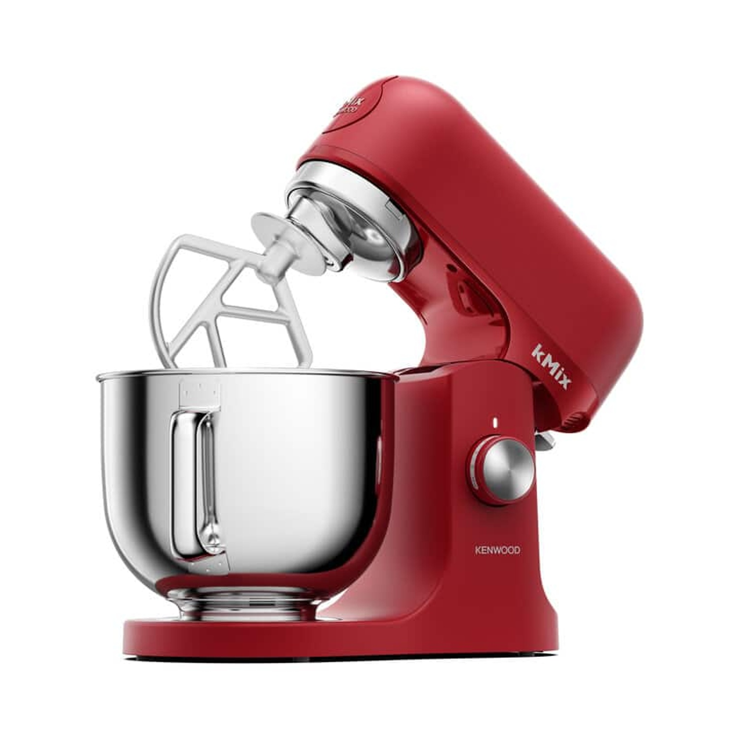 Un mixer KitchenAid rosso, con una ciotola e accessori in acciaio inossidabile, su sfondo bianco.