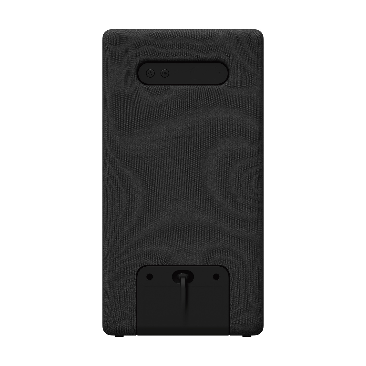 Un altoparlante nero con una trama in tessuto. Ha pulsanti di controllo e una porta di connessione in basso. Lo sfondo è bianco.
