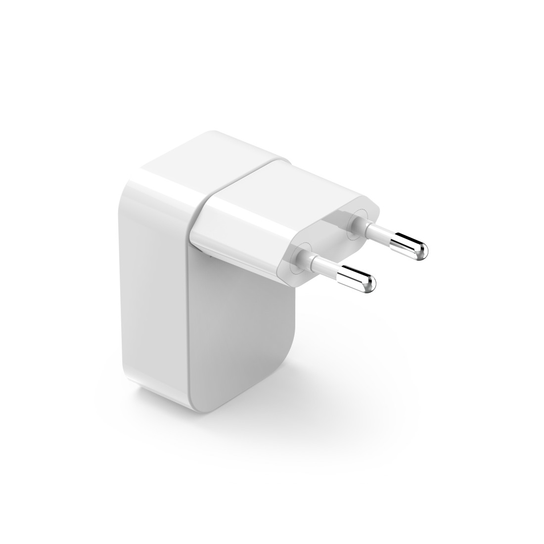 Ein weißer europäischer Steckeradapter auf einer weißen Oberfläche. Der Adapter hat zwei silberne Stifte und einen rechteckigen Körper.