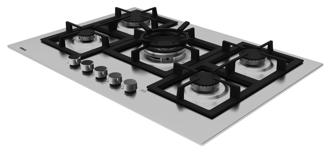 Stalowa płyta gazowa z pięcioma palnikami, czarnymi rusztami i srebrnymi pokrętłami. Widoczna jest marka 'TEKA'.