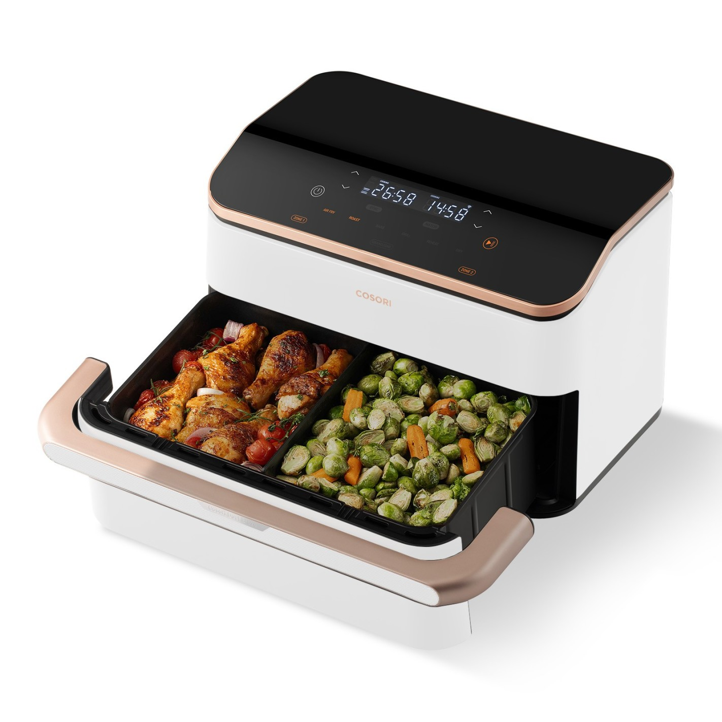 Frytkownica powietrzna z jedzeniem w środku. Z jednej strony kurczak i pomidory, z drugiej brukselka i marchew.